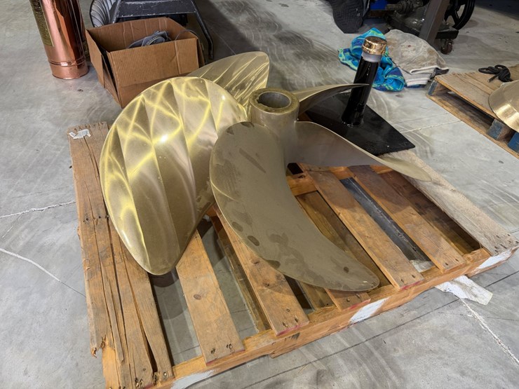 #9-•-40"-solid-brass-marine-propeller-image-3