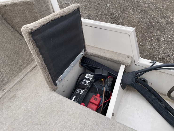 #2338-•-2002-crestliner-1650-fish-hawk-fishing-boat-(has-wi-title)-image-23