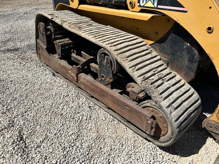 caterpillar-267b-image-12