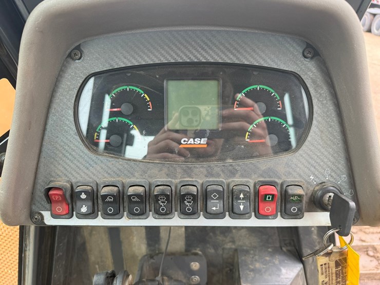 2016-case-1650m-image-64