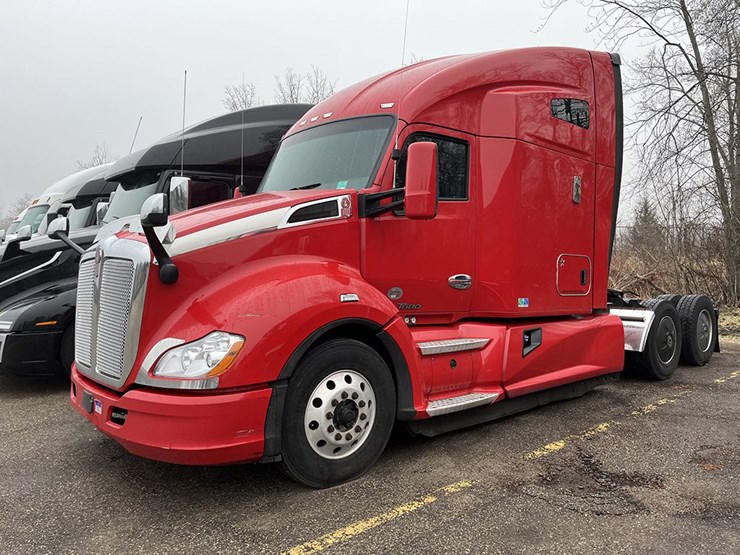 2020-kenworth-t680-image-1