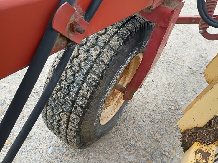 new-holland-216-image-19