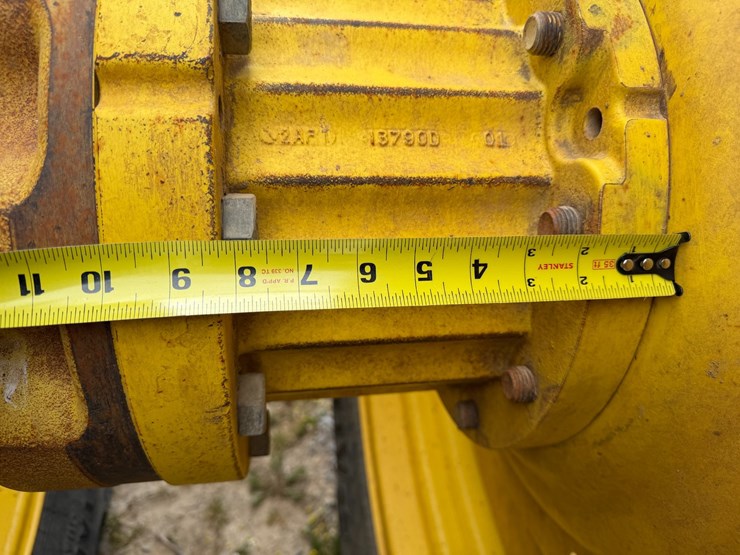 2012-john-deere-8235r-image-13