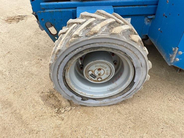 #7514-•-(s-2)-2012-genie-3369-rough-terrain-scissor-lift-image-63