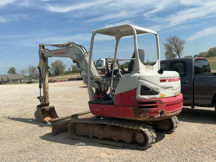 2017-takeuchi-tb240-image-3