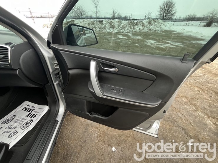 2012-gmc-acadia-image-39