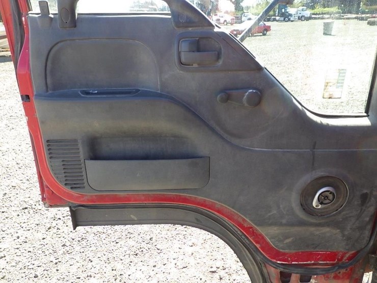 2004-isuzu-nqr-image-21