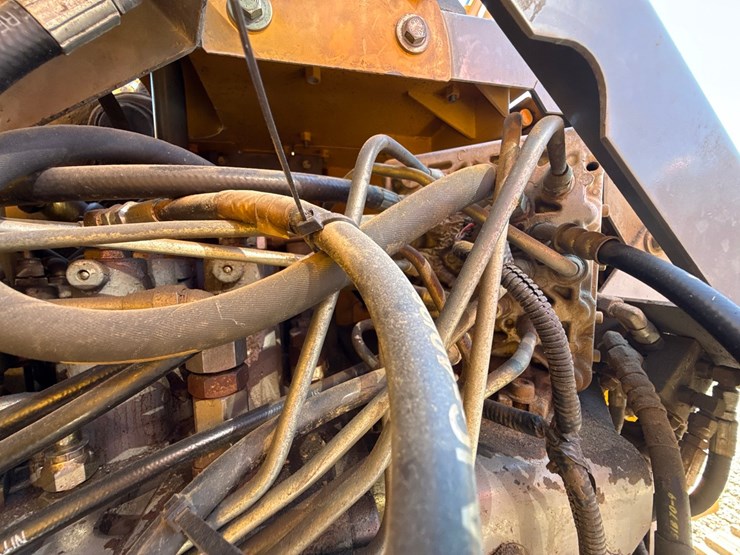 2009-deere-225-lc-image-43