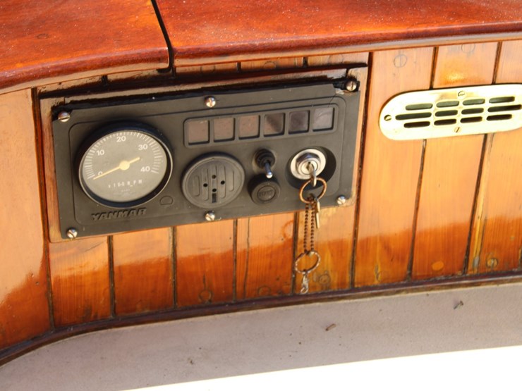 #9545-•-grimmalkin-–-18'-fenwick-williams-classic-wooden-catboat-w/-trailer-image-58