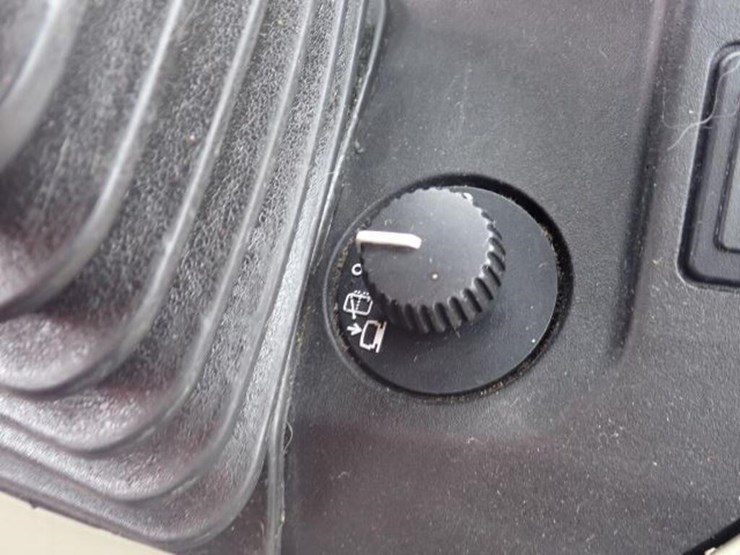 2016-john-deere-5085e-image-16