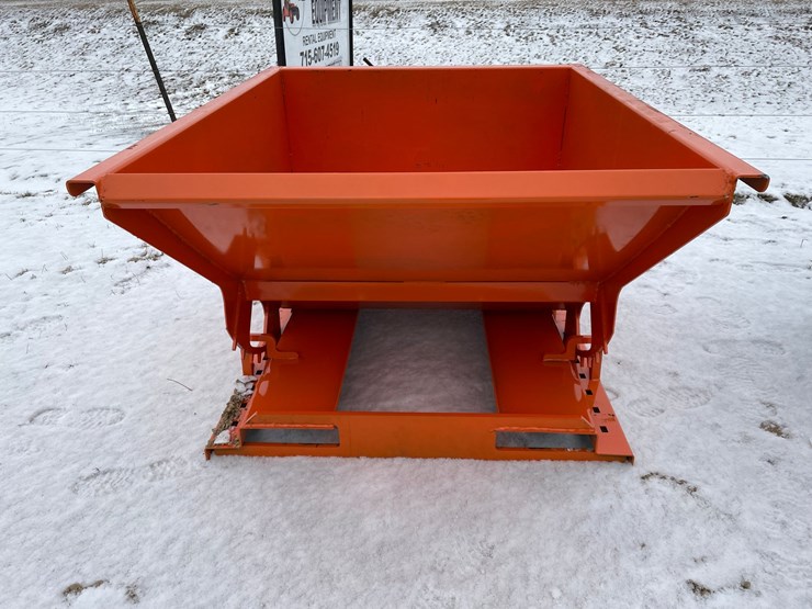 #2005-•-1.5-yard-self-dumping-hopper-image-2