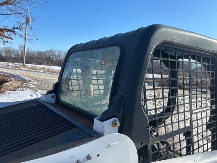 2017-bobcat-t550-image-43