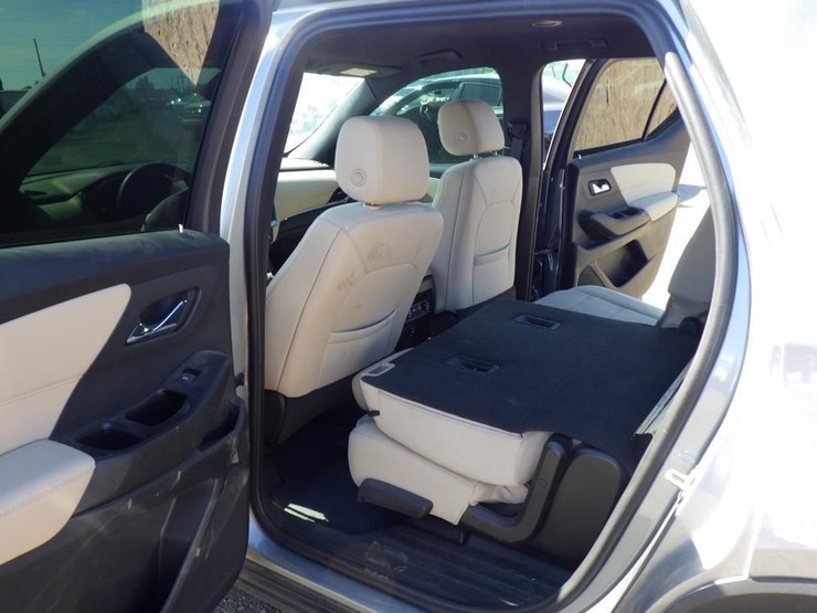 2023-chevrolet-traverse-image-7