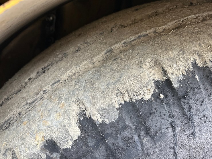 caterpillar-ap-600d-image-56