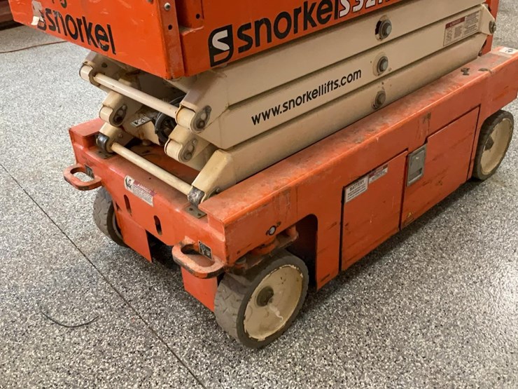 #421-•-2018-snorkel-19'-scissor-lift-image-17