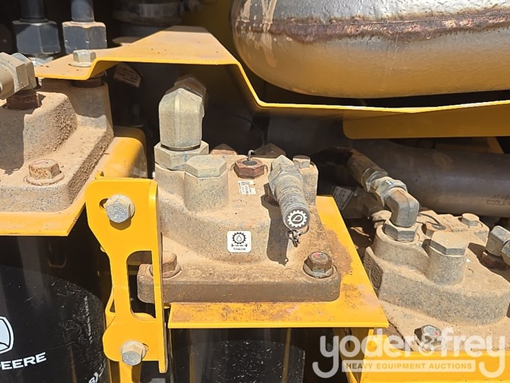 2019-deere-670g-image-83