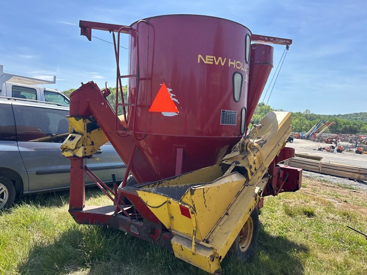 new-holland-353-image-4