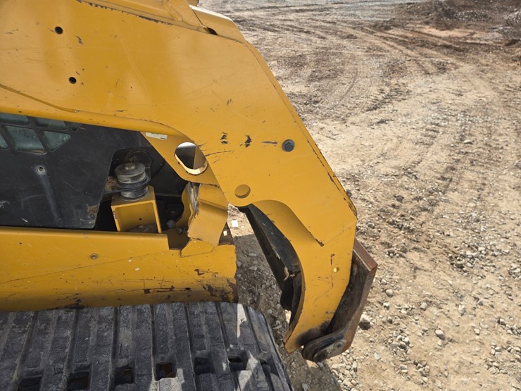 2019-caterpillar-259d3-image-15