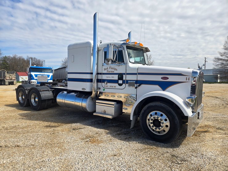 1996-peterbilt-377-image-27