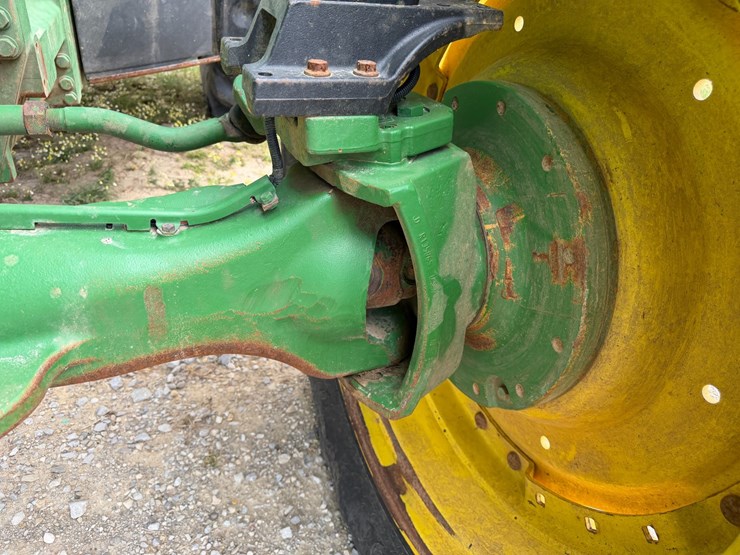2012-john-deere-8235r-image-17