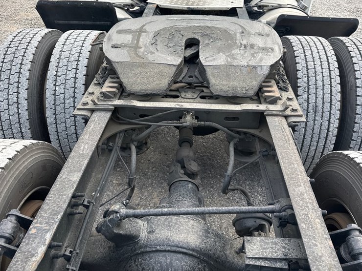 2014-freightliner-cascadia-125-image-6