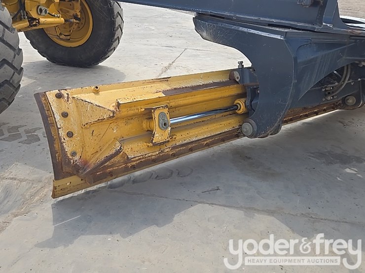 2019-deere-670g-image-24