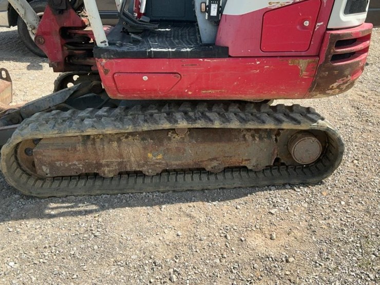 2017-takeuchi-tb240-image-46