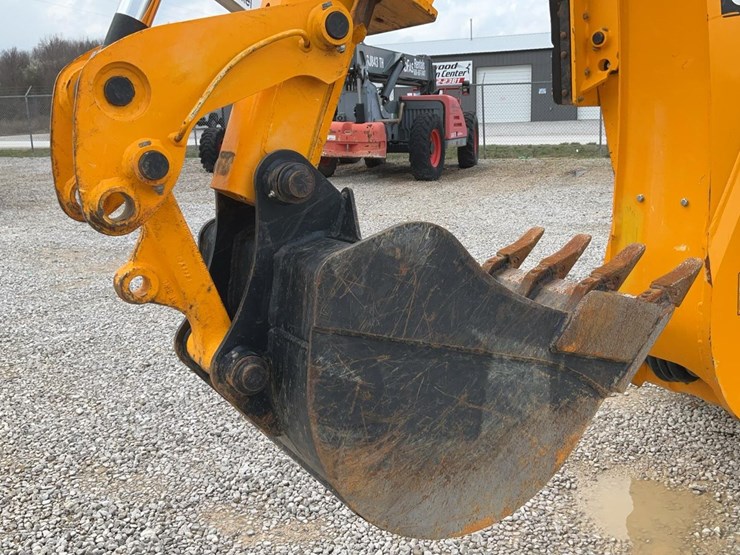 2023-jcb-3cx-image-35