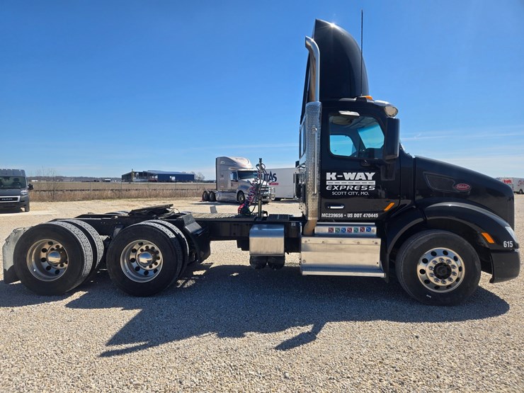 2016-peterbilt-579-image-19