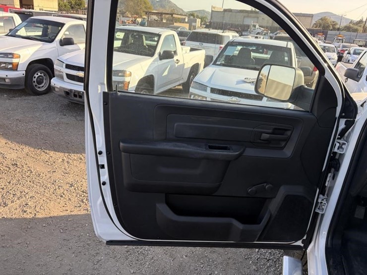 2016-dodge-2500-image-9