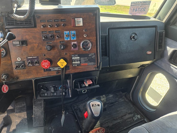 1996-peterbilt-377-image-61