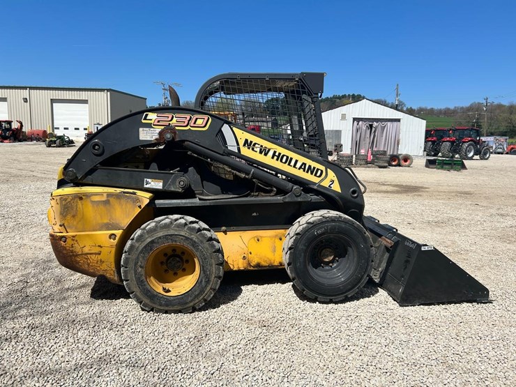 new-holland-l230-image-5