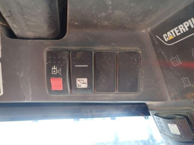 2010-caterpillar-232b-image-17