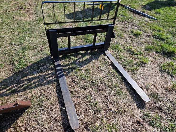 #550-•-walco-48"-pallet-forks-image-9