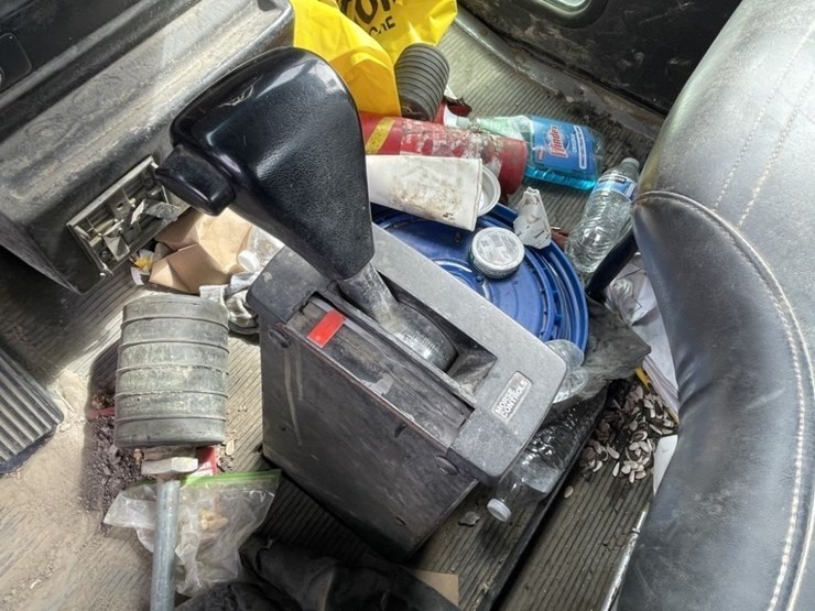 2004-kenworth-t300-image-25