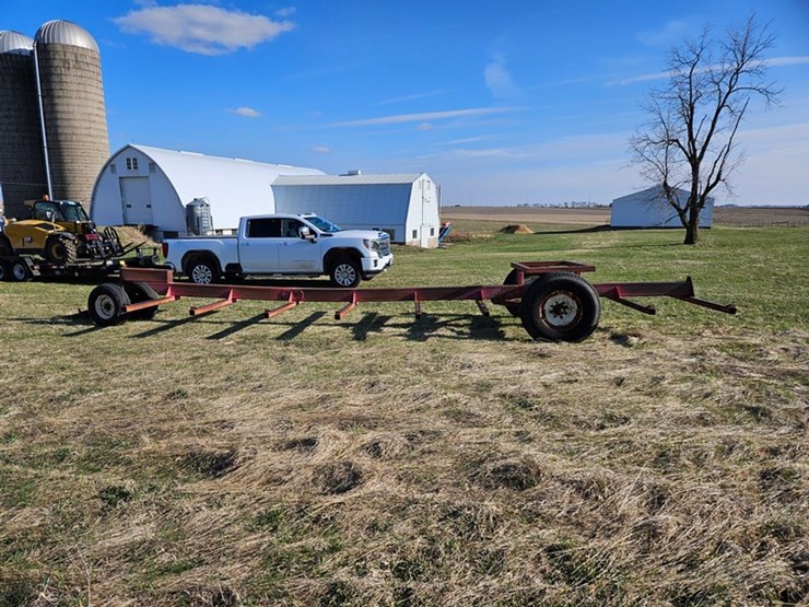 #572-•-11-place-bale-trailer-image-2