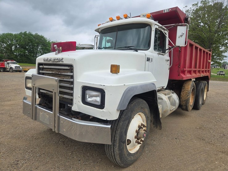 2001-mack-rd688s-image-1