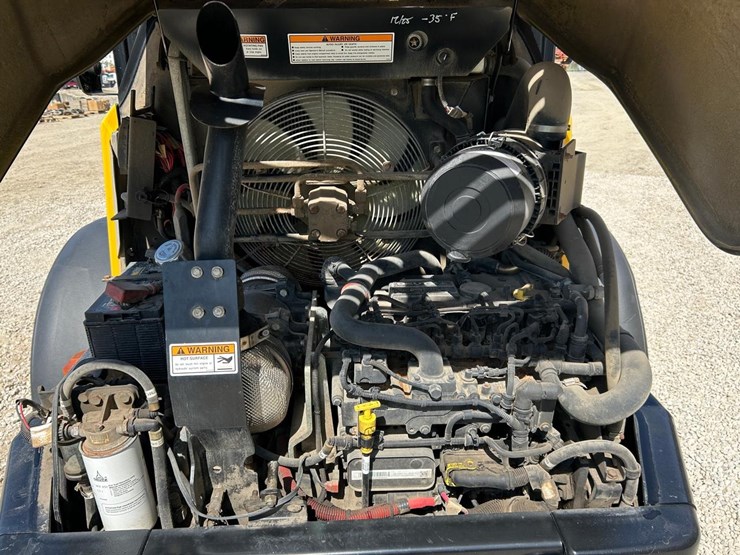 2022-gehl-al750-image-13