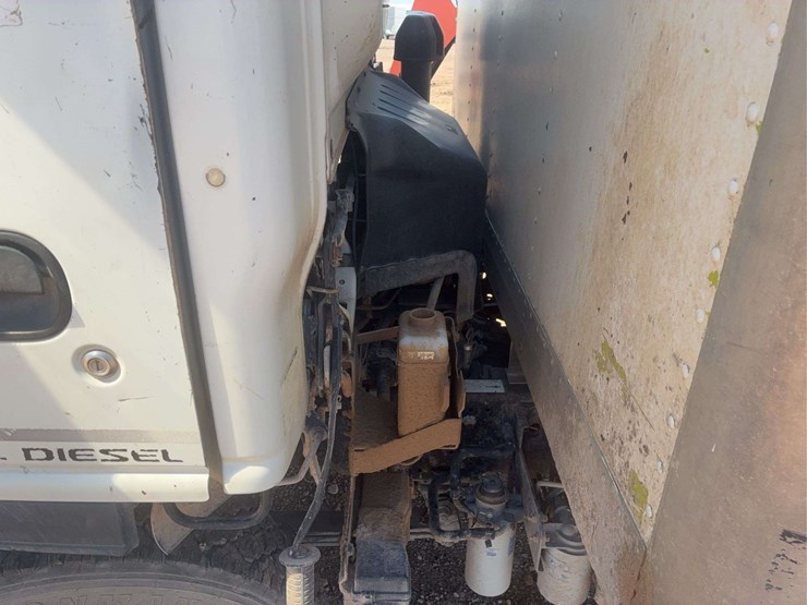 2006-isuzu-nqr-image-19