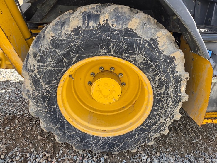 2019-deere-310-image-80