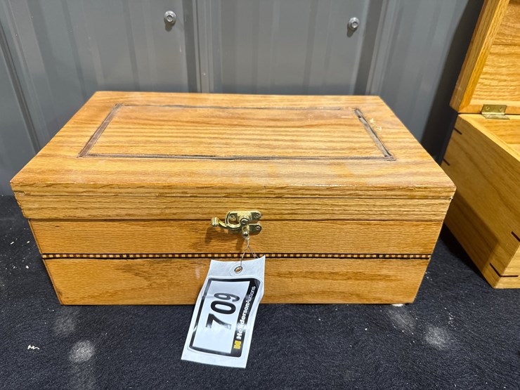 #709-•-box-of-various-router-bits-image-5