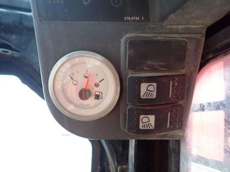 2010-caterpillar-232b-image-18