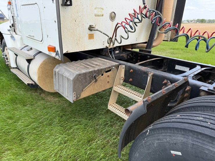 2000-international-9200-image-28