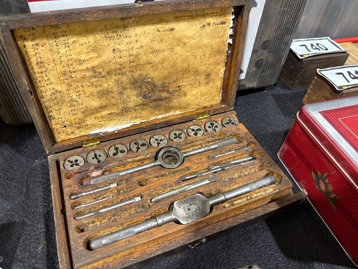 #736-•-set-of-tap-and-dies-image-1