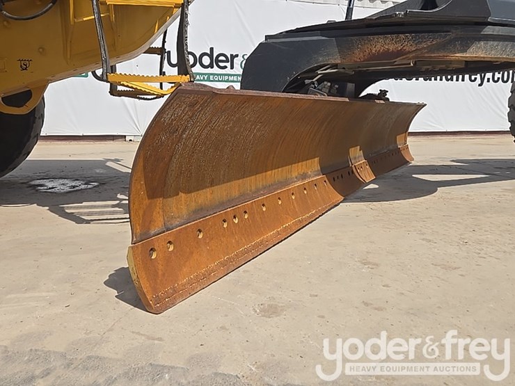 2019-deere-670g-image-28