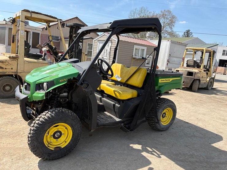 2022-john-deere-gator-image-14