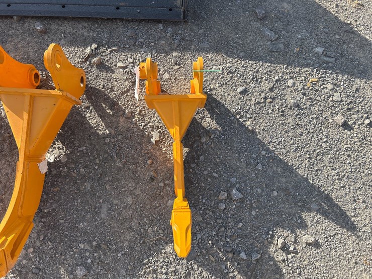 caterpillar-303-image-2