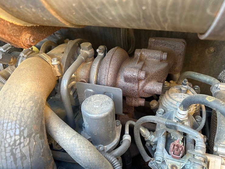 new-holland-l216-image-40