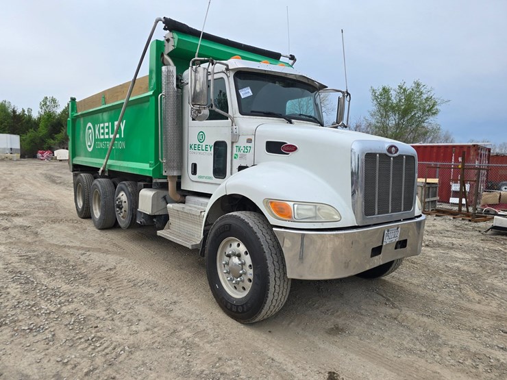 2017-peterbilt-348-image-21