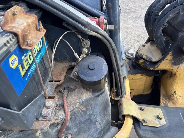 2006-deere-27d-image-33